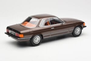 Mercedes 500 SLC C107 Rjav KK-Scale 1:18 180851 Kovina – slika 2 od 6