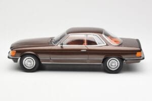 Mercedes 500 SLC C107 Rjav KK-Scale 1:18 180851 Kovina – slika 3 od 6