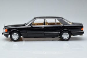 Mercedes 560 SEL W126 Črn Norev 1:18 183793 Kovina – slika 4 od 7