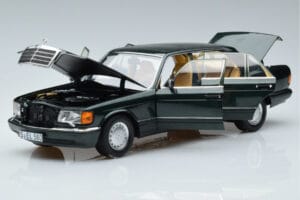 Mercedes 560 SEL W126 Temno Zelena Metalik Norev 1:18 B66040682 Kovina – slika 2 od 7