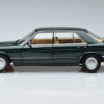 Mercedes 560 SEL W126 Temno Zelena Metalik Norev 1:18 - image 4 of 7