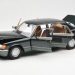 Mercedes 560 SEL W126 Night Zelen Metalik Dealer Edition Norev 1:18 - image 2 of 8