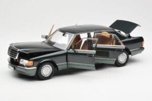 Mercedes 560 SEL W126 Night Zelen Metalik Dealer Edition Norev 1:18 B66040626 Kovina – slika 2 od 8