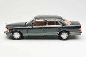 Mercedes 560 SEL W126 Night Zelen Metalik Dealer Edition Norev 1:18 B66040626 Kovina – slika 4 od 8