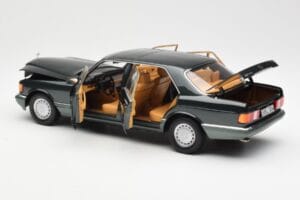 Mercedes 560 SEL W126 Night Zelen Metalik Dealer Edition Norev 1:18 B66040626 Kovina – slika 5 od 8