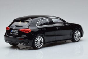 Mercedes A-Class W177 AMG Line Norev 1:18 183861 Kovina – slika 3 od 7