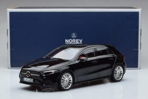 Mercedes A-Class W177 AMG Line Norev 1:18 183861 Kovina – slika 7 od 7