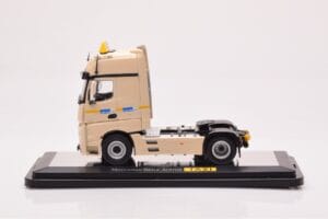 Mercedes Actros Gigaspace IAA 2012 Taksi NZG 1:50