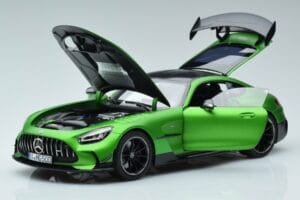 Mercedes AMG GT C190 Black Series Zelen Hell Magno Omejena Izdaja Norev 1:18 183903 Kovina – slika 2 od 7