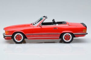 Mercedes AMG SL500 R107 Rdeč Otto 1:18 OT962 Smola – slika 3 od 6