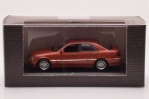 Mercedes C-Class W202 C220 Oranžen Metalik Dealer Edition Minichamps 1:43 B66005747 Kovina – slika 4 od 4