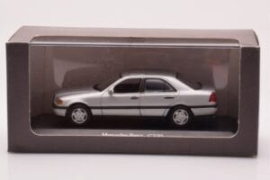 Mercedes C-Class W202 C220 Srebrna Minichamps 1:43 B66005705-M1 Kovina – slika 4 od 4