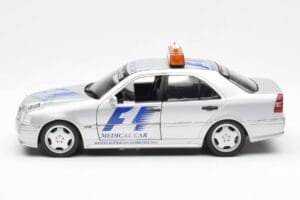 Mercedes C-Class W202 AMG Medical Car F1 1997 UT Models 1:18 26106 Kovina – slika 3 od 6