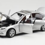 Mercedes C-Class W204 Avantgarde Srebrn AUTOart 1:18 - image 2 of 8