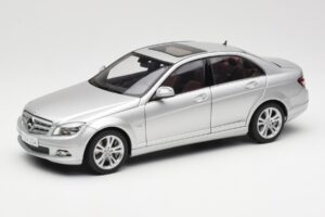 Mercedes C-Class W204 Avantgarde Srebrn AUTOart 1:18