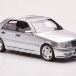 Mercedes C36 AMG W202 Srebrna Otto 1:18 - image 4 of 6