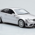 Mercedes CLK63 AMG C209 Coupe Srebrn Otto 1:18 - image 4 of 6