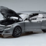 Mercedes CLS Shooting Brake X218 Alanite Siv Norev 1:18 - image 2 of 7