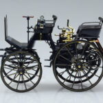 Mercedes Daimler Motorkutsche Temno Modra Norev 1:18 - image 3 of 6