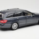 Mercedes E-Class S212 T-Model Tenorit Siv Metallic Minichamps 1:18 - image 3 of 8
