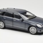 Mercedes E-Class S212 T-Model Tenorit Siv Metallic Minichamps 1:18 - image 6 of 8