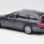 Mercedes E-Class S212 T-Model Tenorit Siv Metallic Minichamps 1:18 - image 7 of 8