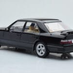 Mercedes E-Class W124 Tuning Črn MCG 1:18 - image 5 of 6