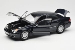 Mercedes E-Class W211 Moder Metallic Kyosho 1:18 B66962147 Kovina – slika 2 od 8