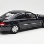Mercedes E-Class W211 Moder Metallic Kyosho 1:18 - image 3 of 8
