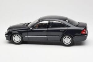 Mercedes E-Class W211 Moder Metallic Kyosho 1:18 B66962147 Kovina – slika 4 od 8
