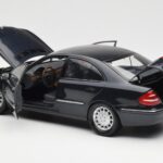 Mercedes E-Class W211 Moder Metallic Kyosho 1:18 - image 5 of 8