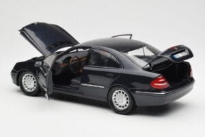 Mercedes E-Class W211 Moder Metallic Kyosho 1:18 B66962147 Kovina – slika 5 od 8