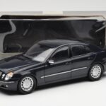 Mercedes E-Class W211 Moder Metallic Kyosho 1:18 - image 8 of 8
