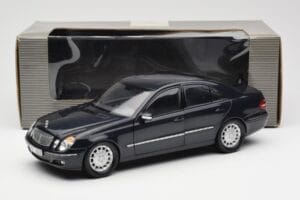 Mercedes E-Class W211 Moder Metallic Kyosho 1:18 B66962147 Kovina – slika 8 od 8