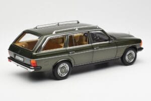 Mercedes 230T W123 T-Model Zelena Metalik Norev 1:18 183730 Kovina – slika 3 od 8