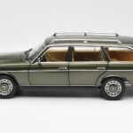 Mercedes 230T W123 T-Model Zelena Metalik Norev 1:18 - image 4 of 8