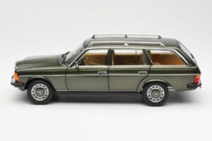 Mercedes 230T W123 T-Model Zelena Metalik Norev 1:18 183730 Kovina – slika 4 od 8