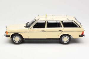 Mercedes 230T W123 T-Model Taksi Norev 1:18 183731 Kovina – slika 4 od 8