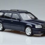 Mercedes E36 AMG S124 Modra Otto 1:18 OT753 Smola - image 4 of 6