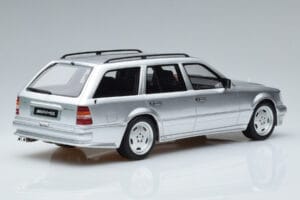 Mercedes E36 AMG S124 Srebrn Otto 1:18 OT889 Smola – slika 2 od 6