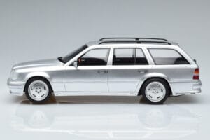 Mercedes E36 AMG S124 Srebrn Otto 1:18 OT889 Smola – slika 3 od 6