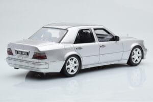 Mercedes E500 W124 Srebrn Otto 1:18 OT623 Smola – slika 2 od 6