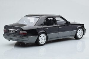 Mercedes E60 AMG W124 Črn Otto 1:18 OT131 Smola – slika 2 od 6