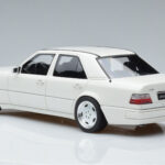 Mercedes E60 AMG W124 Bel Otto 1:18 - image 5 of 6