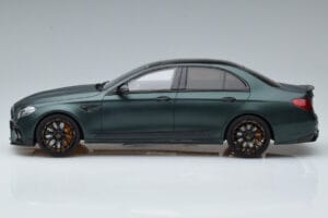 Mercedes E63 AMG Brabus 800 W213 Zelen GT Spirit 1:18 GT208 Smola – slika 3 od 6