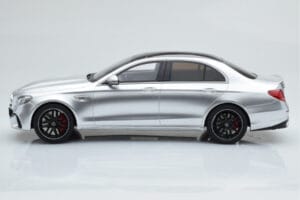 Mercedes AMG E63 S W213 Srebrn GT Spirit 1:18 GT230 Smola – slika 3 od 6