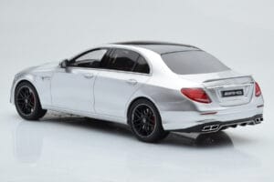 Mercedes AMG E63 S W213 Srebrn GT Spirit 1:18 GT230 Smola – slika 5 od 6