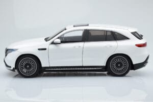 Mercedes EQC 400 Diamond Bel NZG 1:18 B66963756 Kovina – slika 4 od 8
