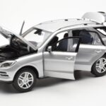 Mercedes M-Class W166 Iridium Srebrna Metalik Minichamps 1:18 - image 2 of 8