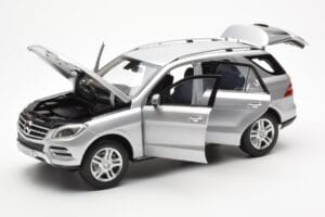 Mercedes M-Class W166 Iridium Srebrna Metalik Minichamps 1:18 B66960064 Kovina – slika 2 od 8